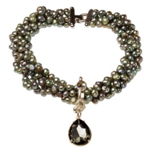 Stunning Twisted Pearl Swarovski Choker, as seen in Vogue and on Pixie Lott.